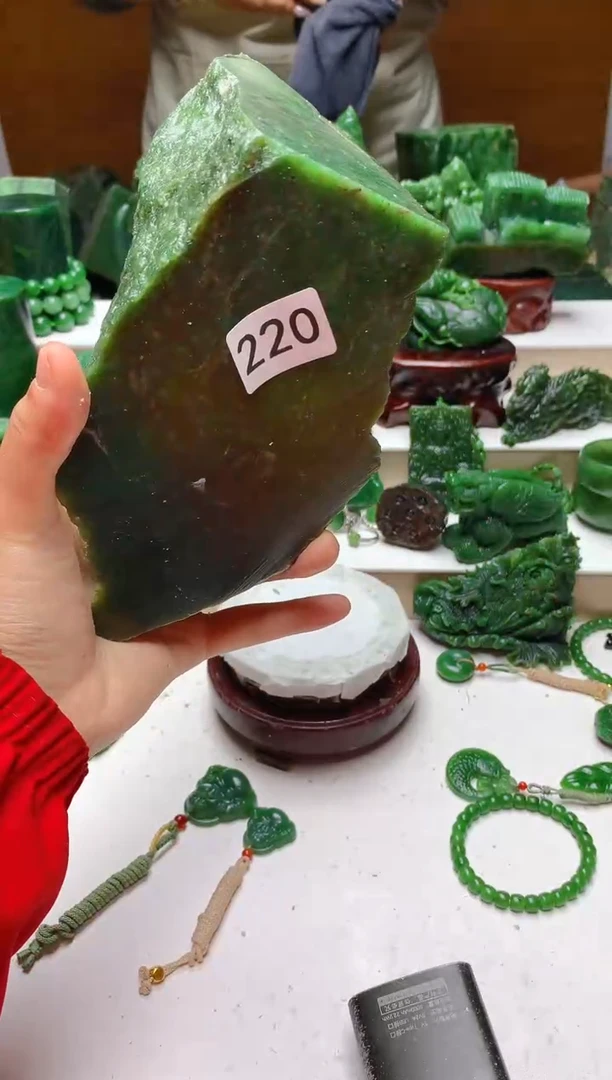 未镶嵌和田玉（碧玉）珠宝半成品1