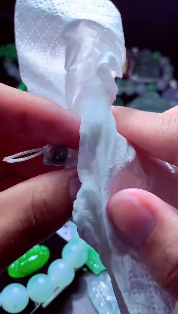 未镶嵌定制翡翠天****?翡翠毛货定制