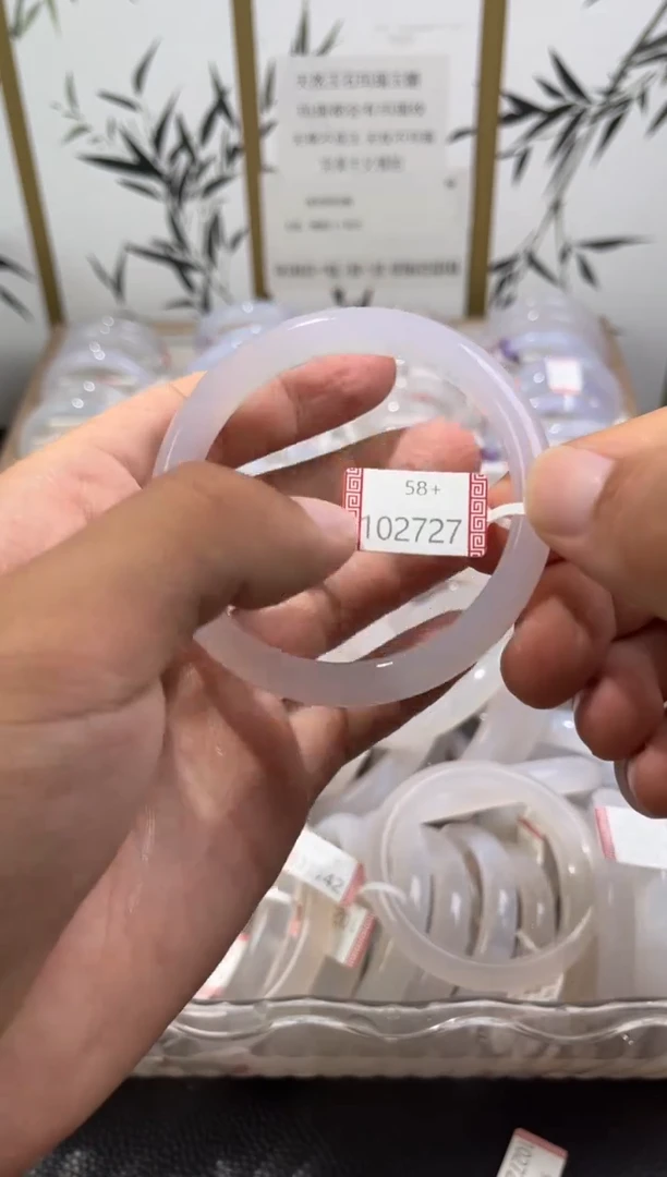 玛瑙/玉髓手镯未镶嵌102727默认微瑕