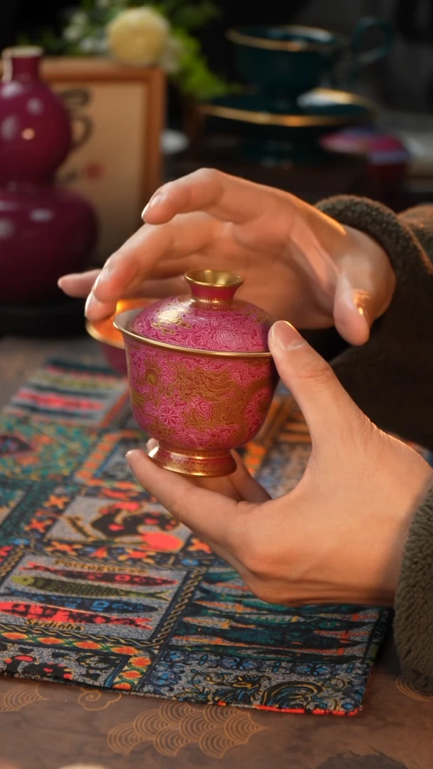 豐瑶陶瓷胭脂红龙凤描金两才盖碗