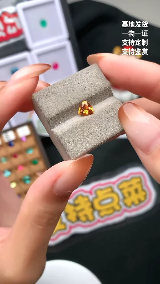 未镶嵌珠宝半成品石榴石（芬达石）1.08ct