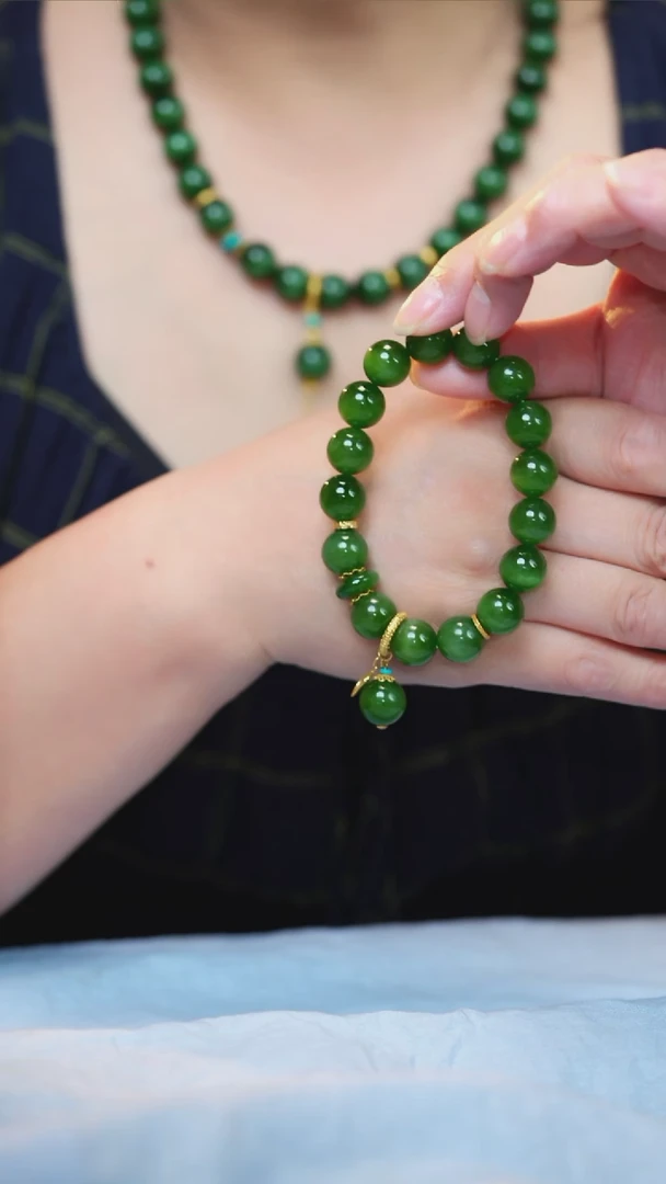 18K金镶嵌手串和田玉（碧玉）x***u18K金镶嵌精品碧玉手串