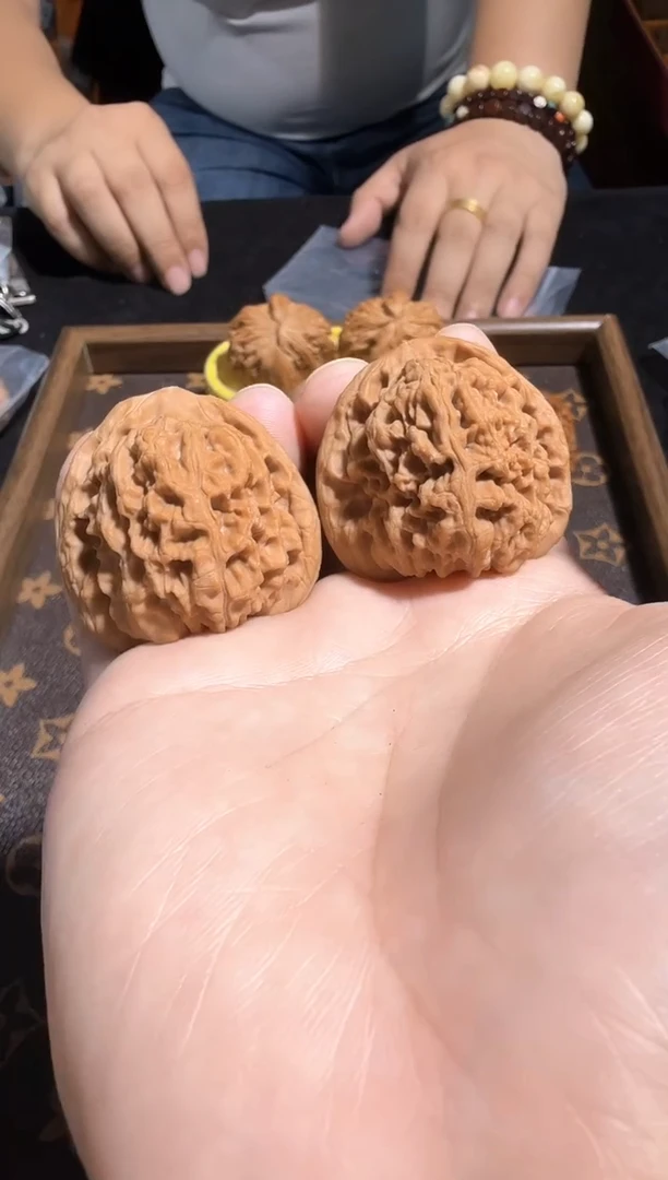把件核桃40尺三角南疆石