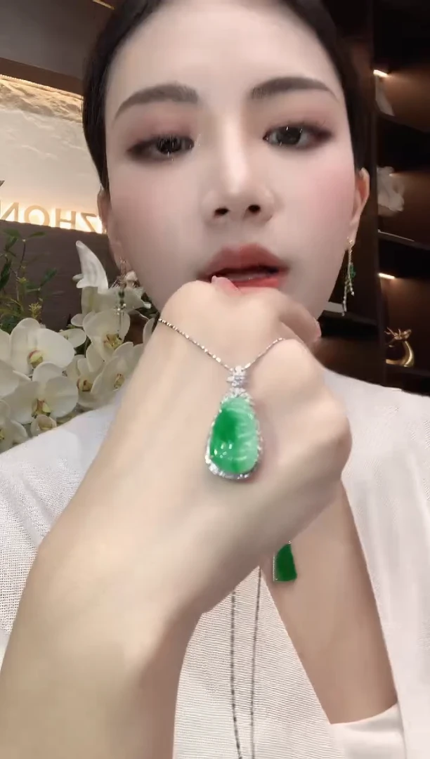 吊坠(不含链)18K金镶嵌翡翠A27