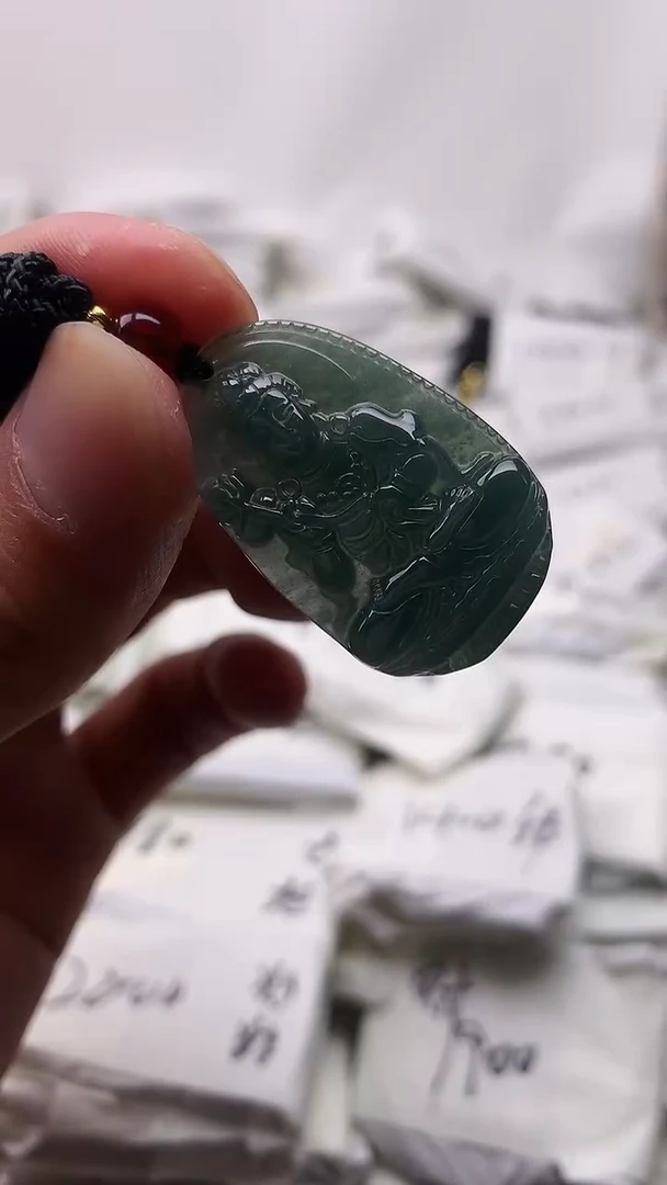 翡翠未镶嵌颈饰大势至