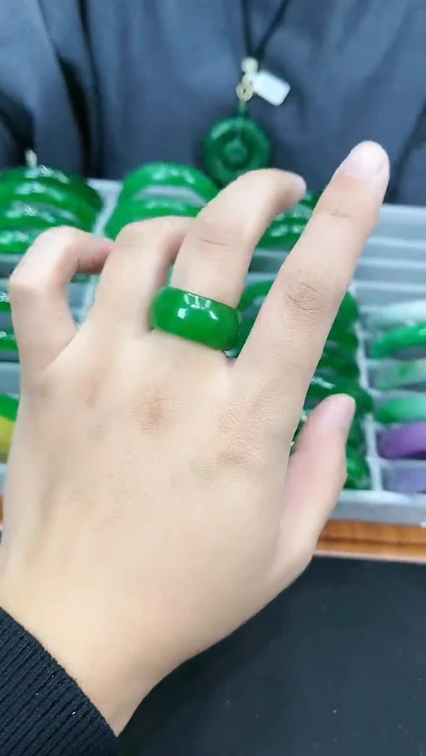 【闪购商品】砖雕s27 正阳绿宽版扳指