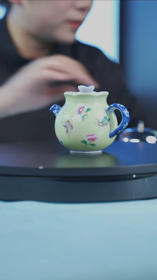 摆件青花瓷茶壶11