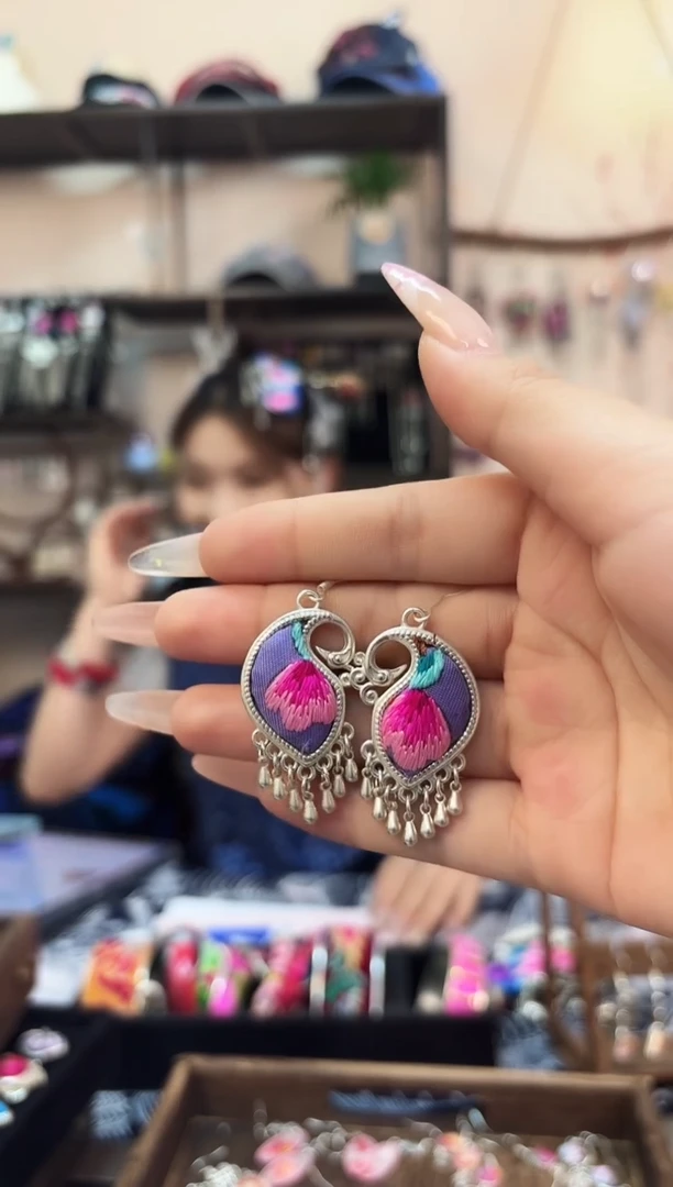 织绣民族风非遗老绣饰品806