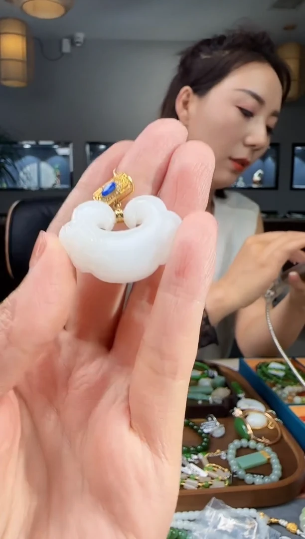 吊坠(不含链)18K金镶嵌和田玉1