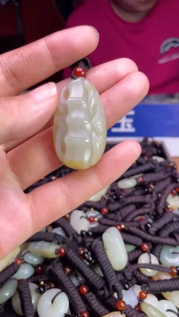 未镶嵌和田玉挂件1