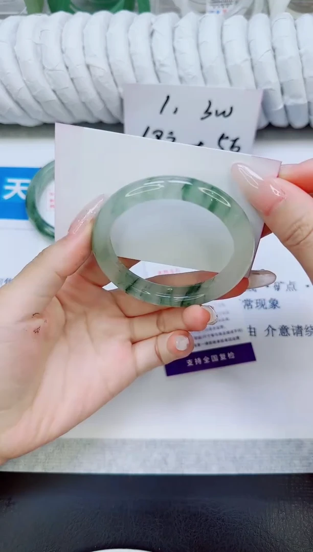 未镶嵌手镯石英质玉112/53.2