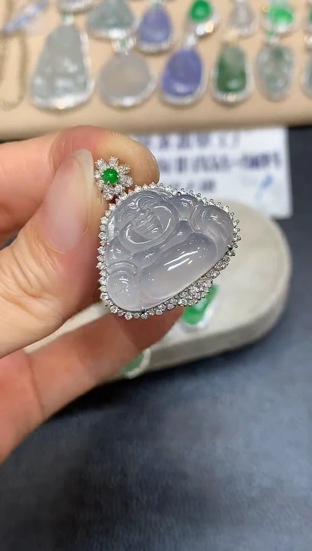 颈饰18K金镶嵌翡翠佛公【无服务费
