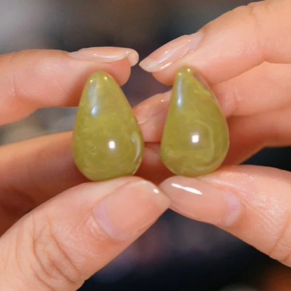 镀K金 柠檬绿水滴耳钉HTYFJJ021