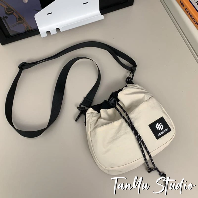 探屿潮牌尼龙包女小众抽绳时尚单肩斜挎包今年流行韩版百搭水桶包