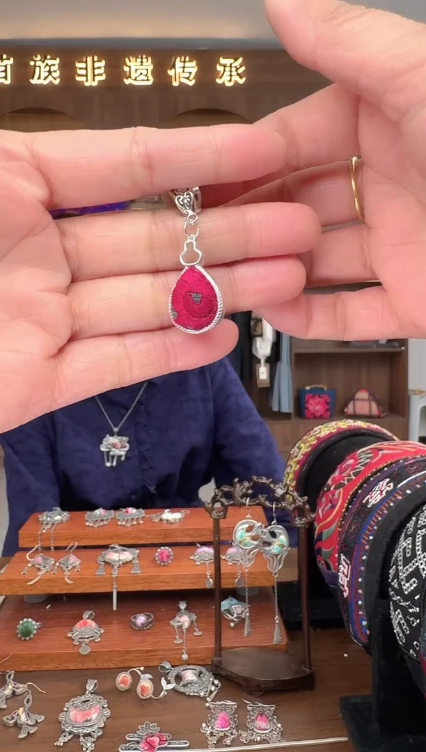 【闪购商品】织绣扶光苗绣传承48