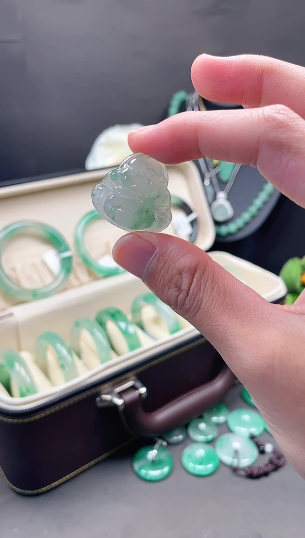 未镶嵌手镯石英质玉天然非洲翠