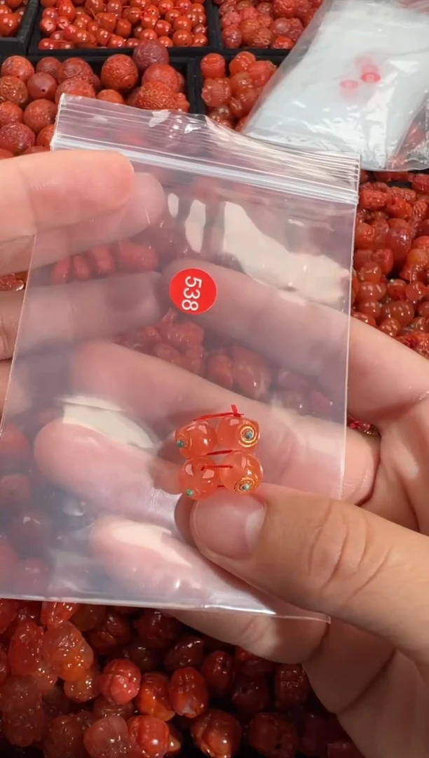 南红玛瑙未镶嵌颈饰1