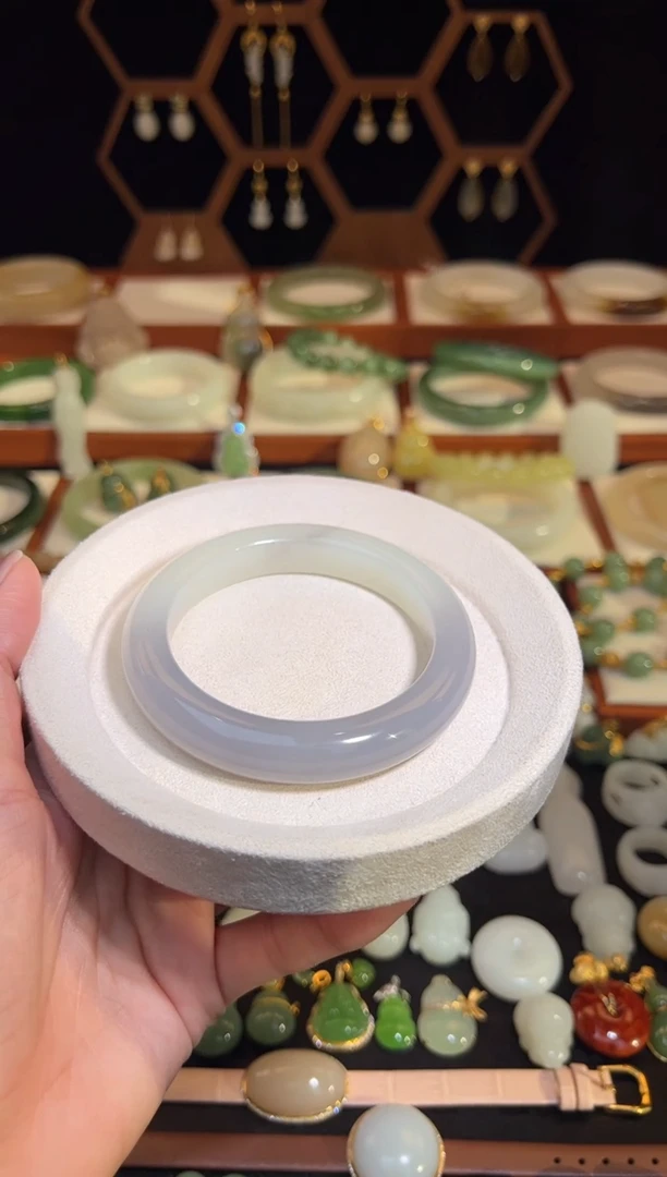 未镶嵌手镯和田玉福利