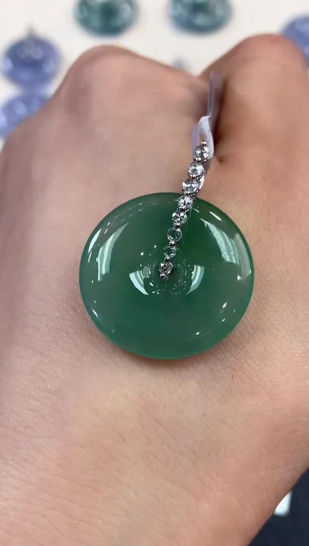 【闪购商品】翡翠吊坠(不含链)18K金镶嵌 B65