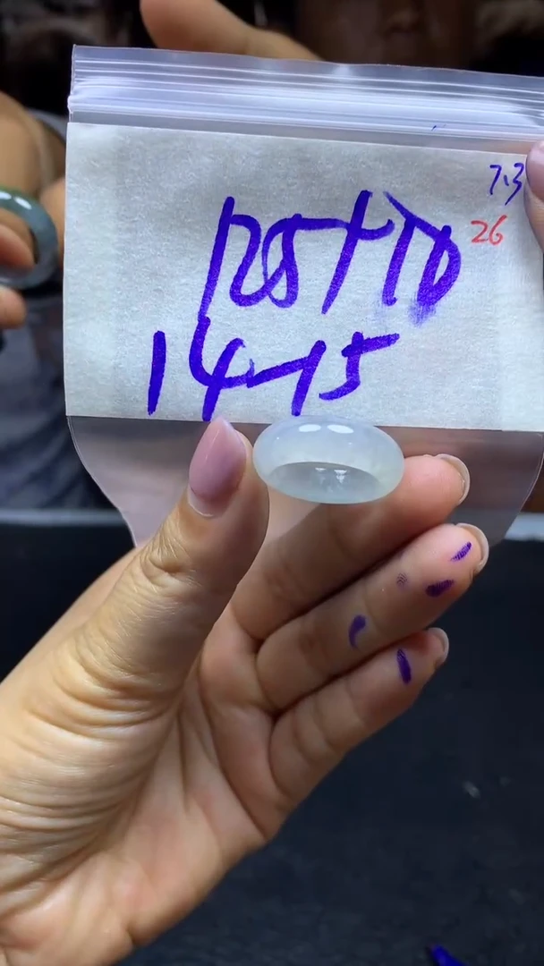 定制翡翠未镶嵌毛货需精细抛光拍一发一