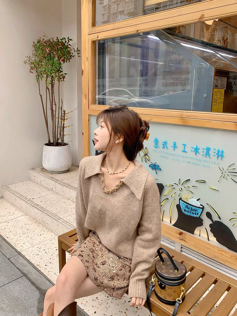 2025卡其色v领毛衣女2025年秋冬新款长袖套头宽松显瘦质感上衣