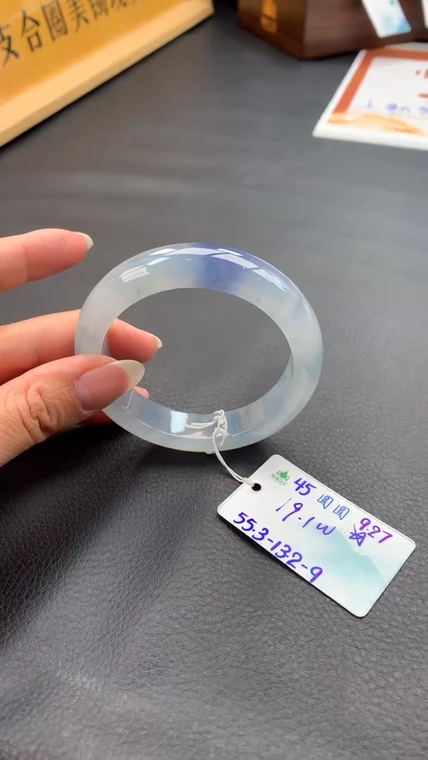 未镶嵌手镯翡翠自带#送人#，联系客服核对地址~