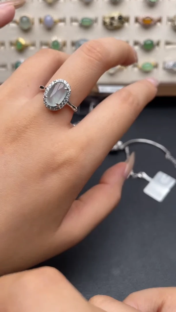 未镶嵌戒指翡翠一物一证一礼盒