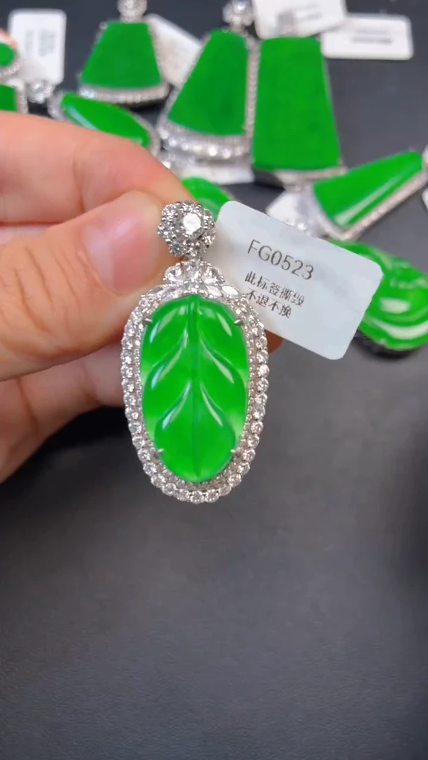 颈饰银S925镶嵌翡翠吊坠