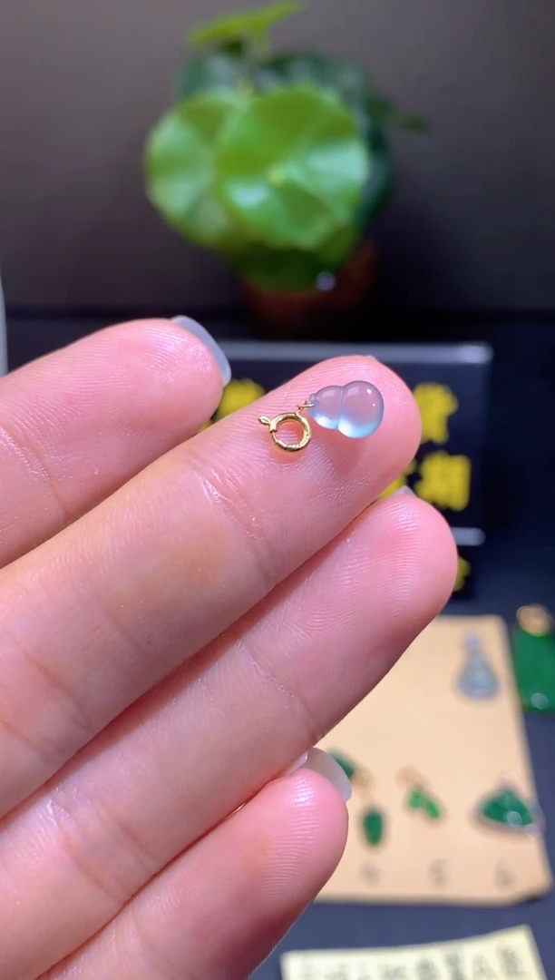 颈饰18K金镶嵌翡翠翡翠A货