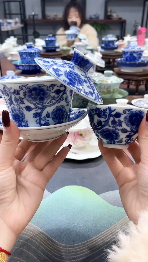 【闪购商品】320ml大号缠枝莲悬停盖碗