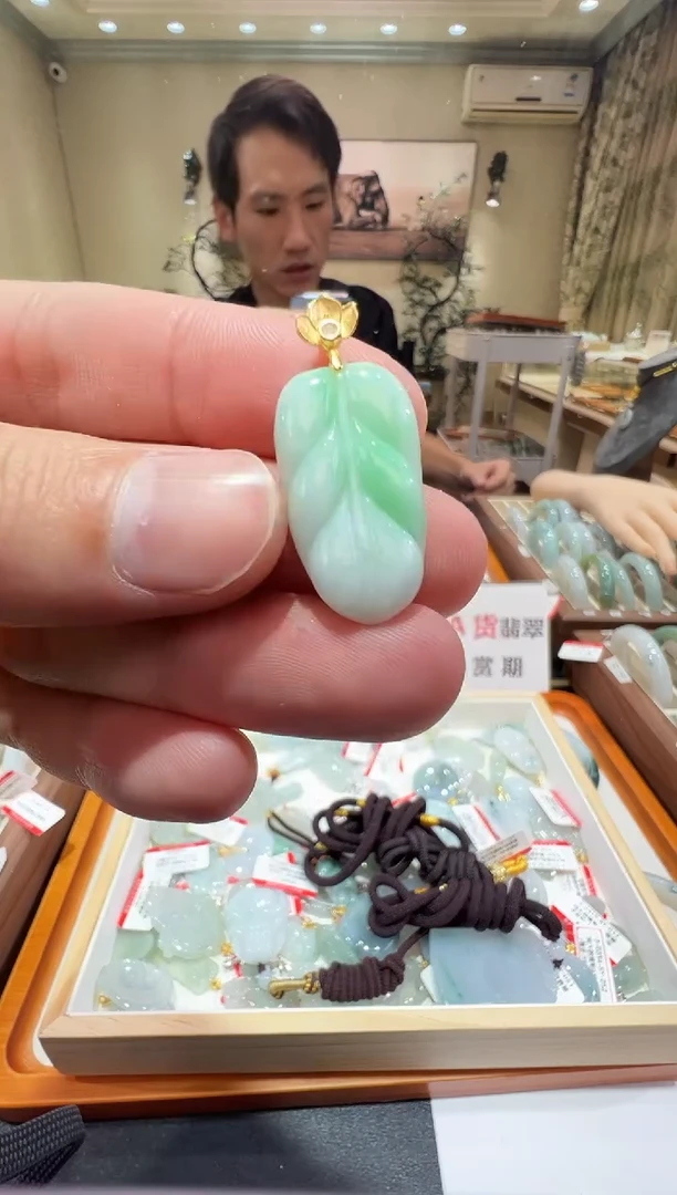 颈饰未镶嵌翡翠-纯天然缅甸A货翡翠叶子吊坠-