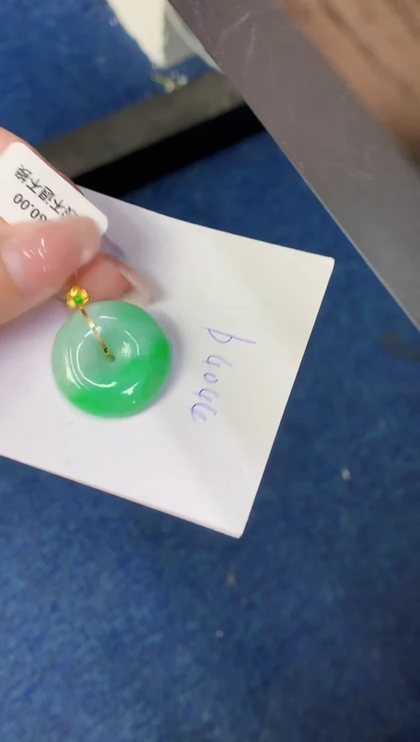 翡翠18K金镶嵌颈饰缅甸天然翡翠A货