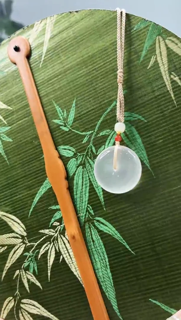 吊坠(赠链)未镶嵌石英质玉（金丝玉）吊坠