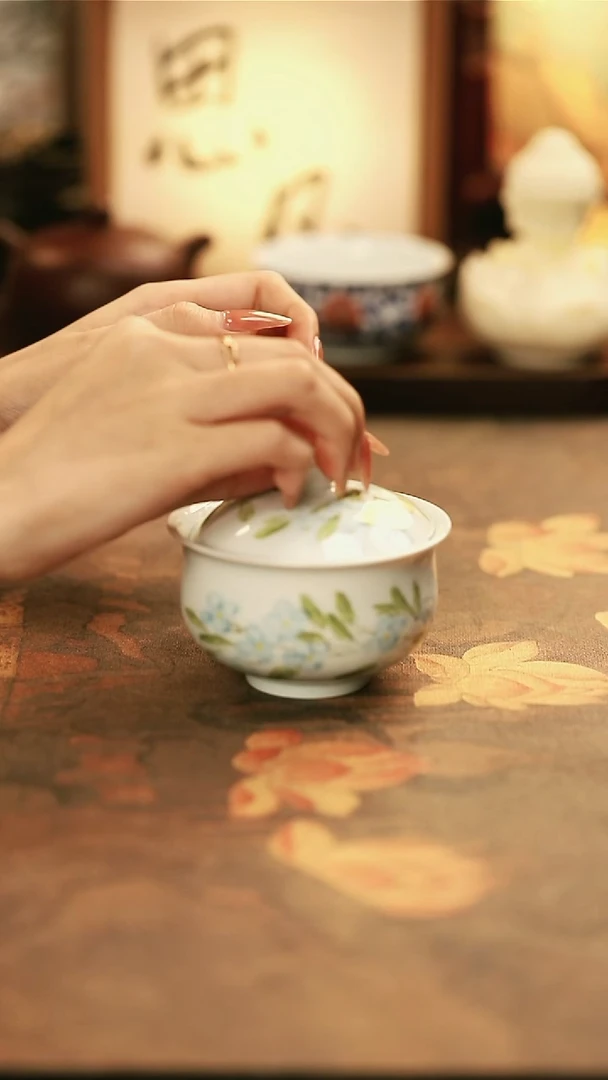 M106/沫染枫月/陶瓷绿绣球炉式盖碗