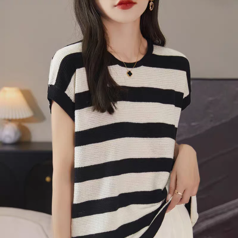 精纺羊毛反正针圆领黑白条纹背心