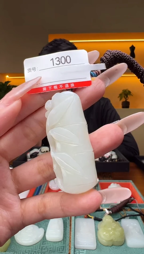 颈饰未镶嵌和田玉1