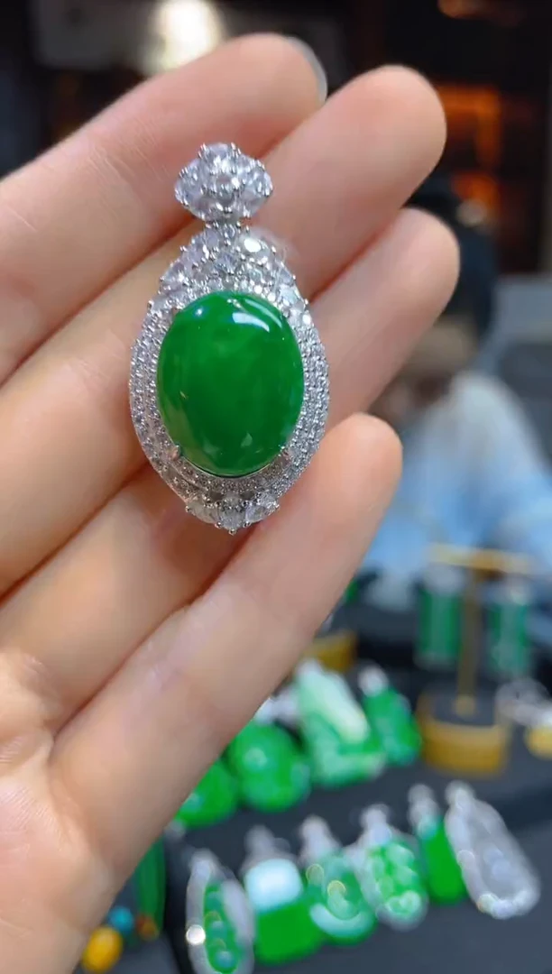 【闪购商品】翡翠颈饰银S925镶嵌118505天然A货翡翠蛋面