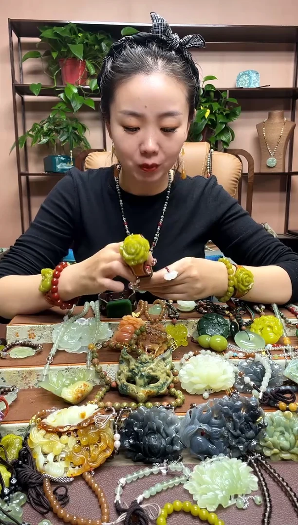 未镶嵌岫玉吊坠多样性发货发其中之一