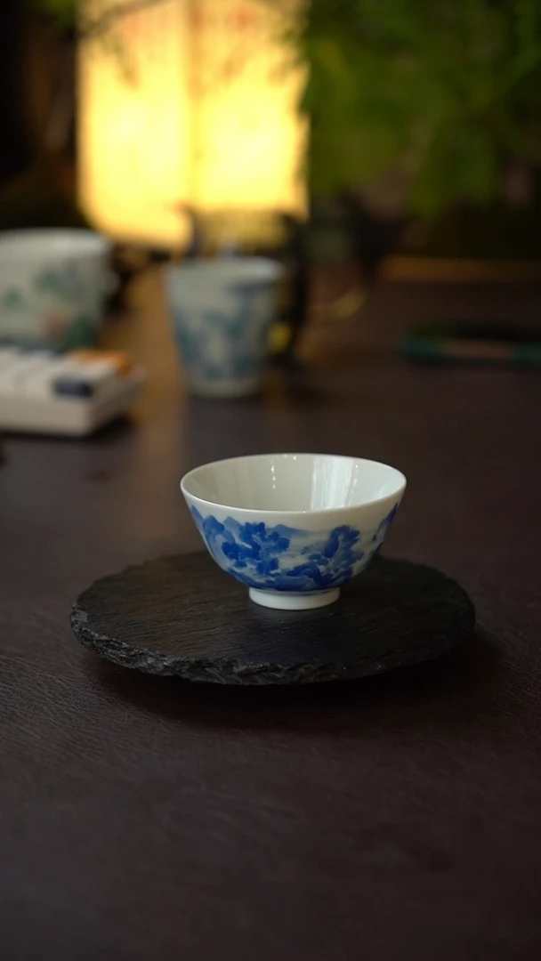 景德镇全手工手绘青花山水鸡心杯