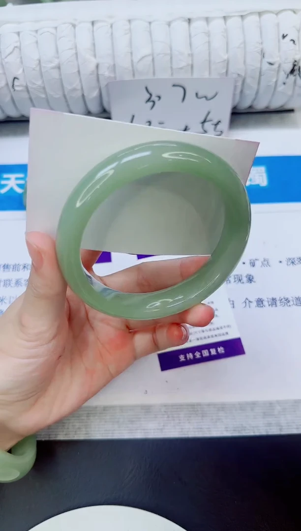 未镶嵌手镯石英质玉216/65