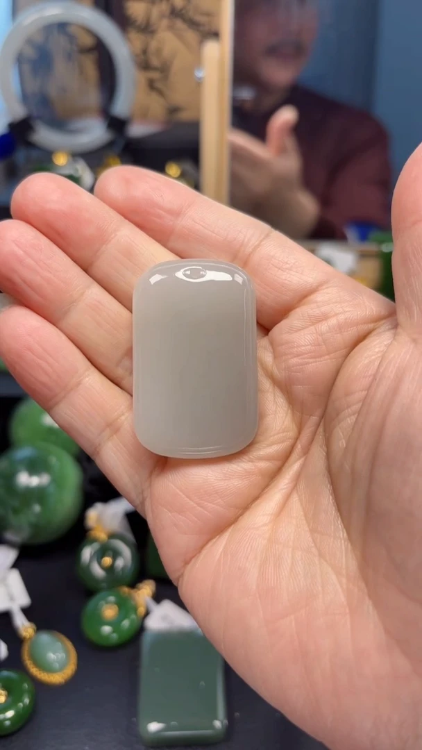 【闪购商品】和田玉吊坠(赠链)未镶嵌1