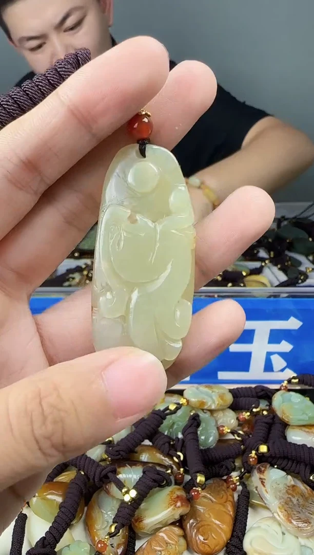 和田玉未镶嵌颈饰1
