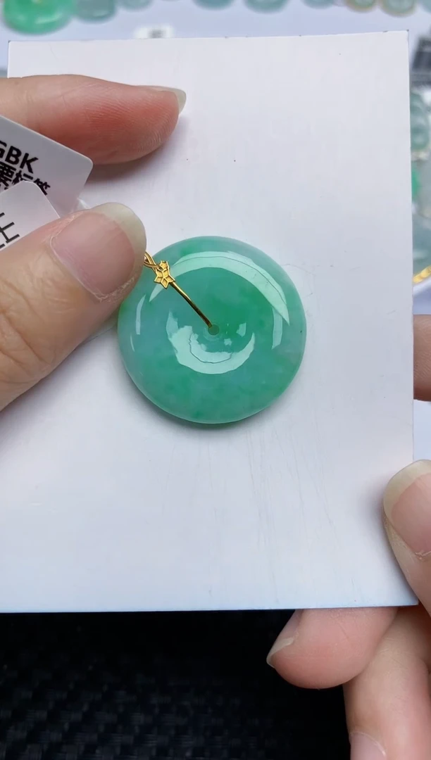 翡翠18K金镶嵌颈饰天然翡翠A货