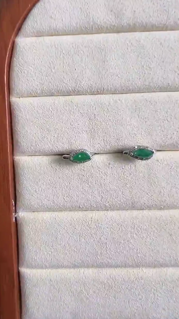 18K金镶嵌翡翠耳饰耳包