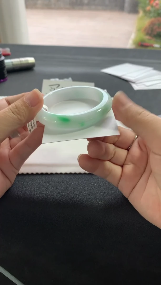 【闪购商品】翡翠手镯未镶嵌53.5正圈买断A9856