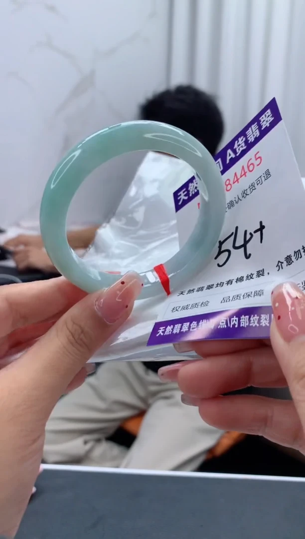 未镶嵌手镯翡翠有纹，完美者勿拍
