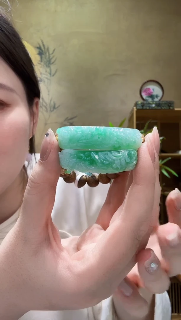 翡翠未镶嵌颈饰多样性发一个
