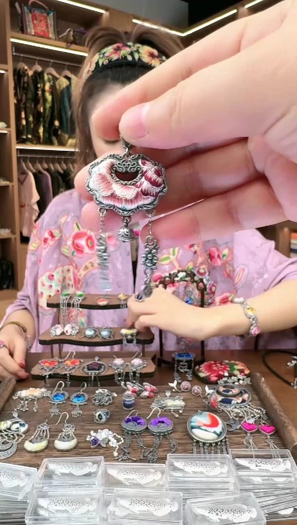 【闪购商品】织绣52黔东南苗族刺绣