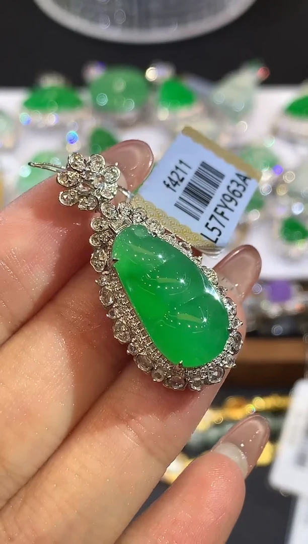 吊坠(不含链)18K金镶嵌翡翠CY4211多样性发其一