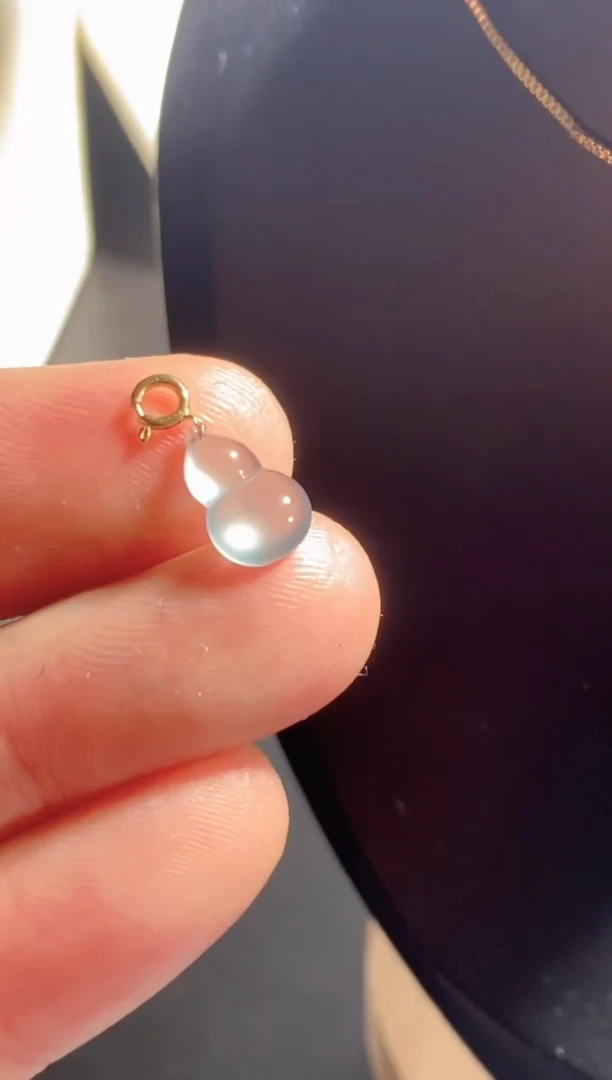 颈饰18K金镶嵌翡翠